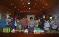 广西热带作物学会2016年学术年会参会代表品尝果实