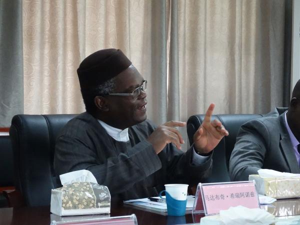 尼日利亚驻广州总领事马达布奇•希瑞阿诺兹与中方愉快交流