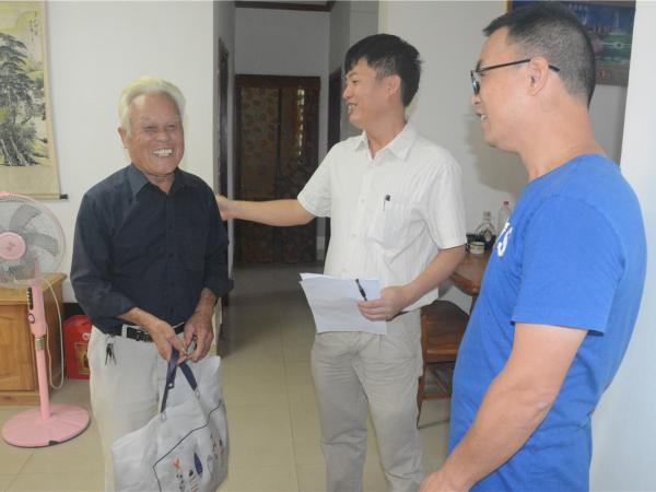 庞新华副所长慰问李永琮同志