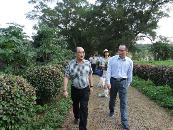 黄强所长陪同广西农科院陆少峰副书记一行到科普旅游中心调研