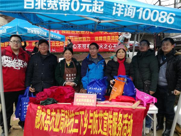 科普小分队在安太十三坡会开展科普宣传活动