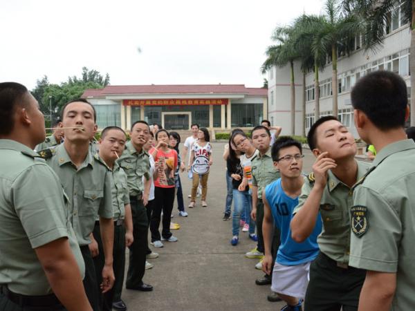 “传圈圈”活动紧密而不紧张