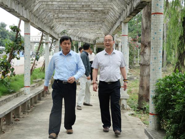 杨海空实地考察热作所环境