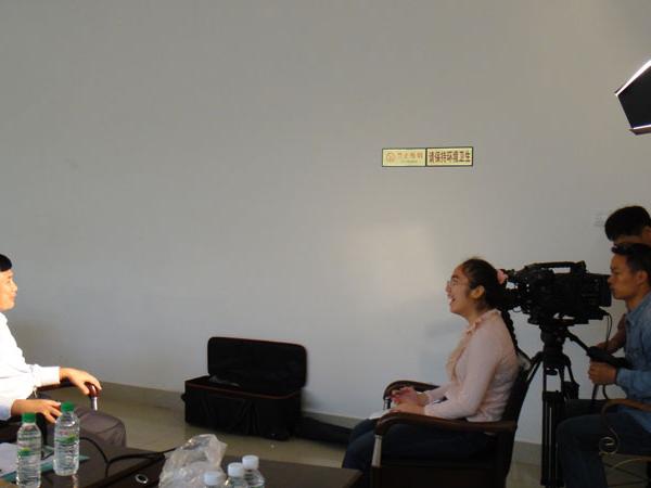 广西电视台采访拍摄李军研究员