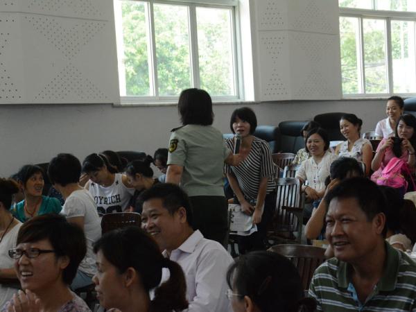 广西热作所组织职工参加南宁市万人应急救护培训活动