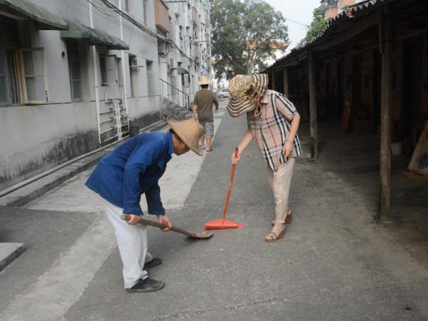 广西热作所开展“美丽农垦•清洁热作所”活动