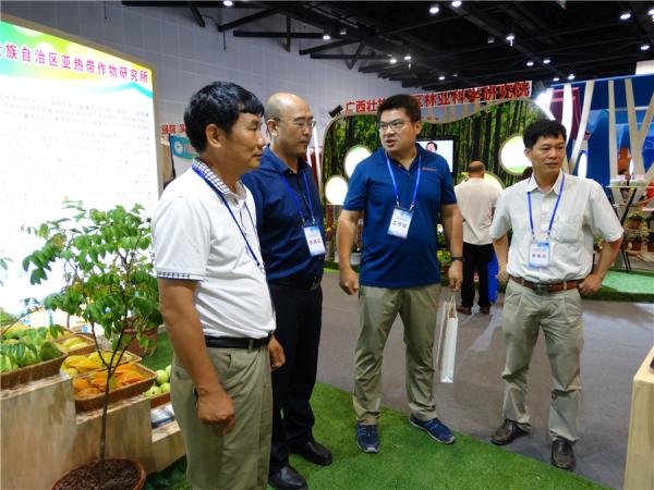 广西热作所参加2018年广西科技活动周活动