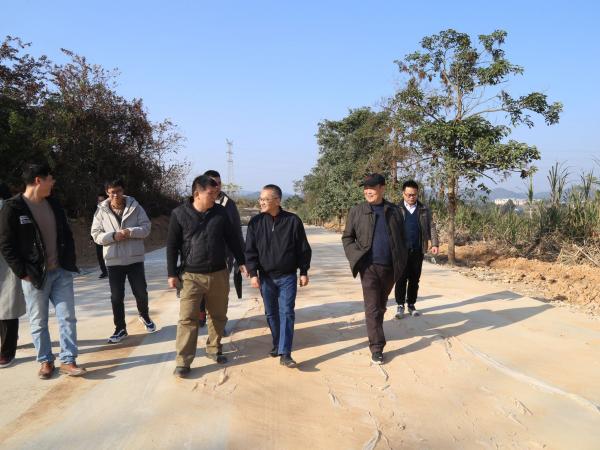 广西农业科学院梧州分院院长吴健华带队赴广西热作所考察交流