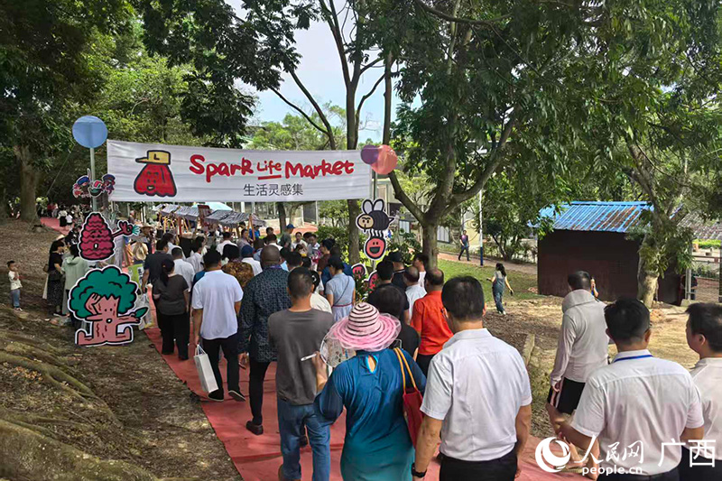 活动吸引众多嘉宾市民参与。人民网记者 覃心摄