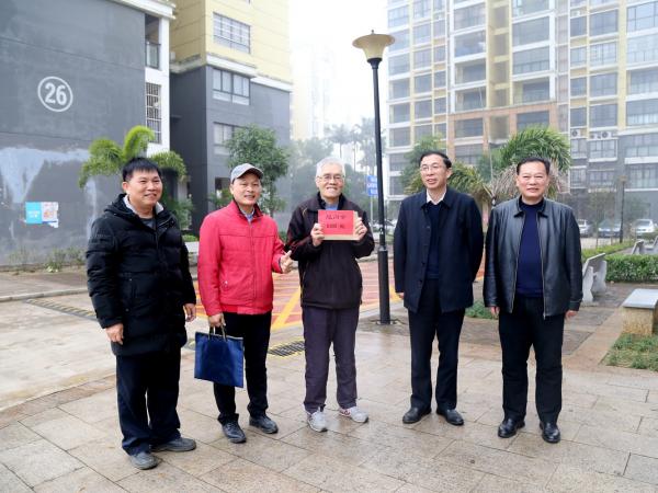 广西农业科学院副院长林树恒到热作所开展春节前走访慰问活动