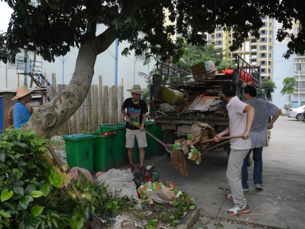 广西热作所开展“美丽农垦•清洁热作所”活动