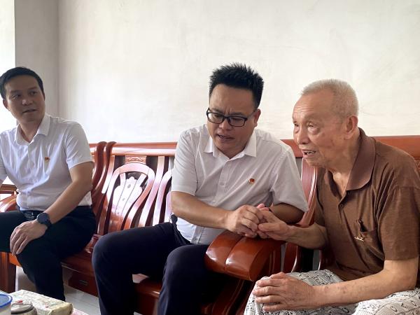 广西热作所开展2024年“七一”走访慰问老党员、生活困难党员活动