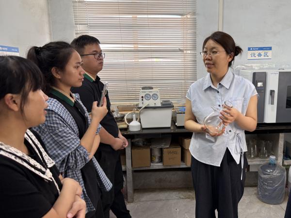 广西热作所科技人员赴横州开展科技服务