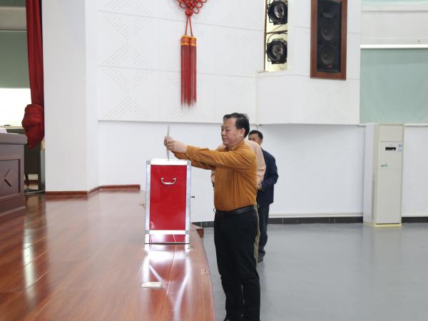 广西热作所工会召开第二届第四次会员代表大会