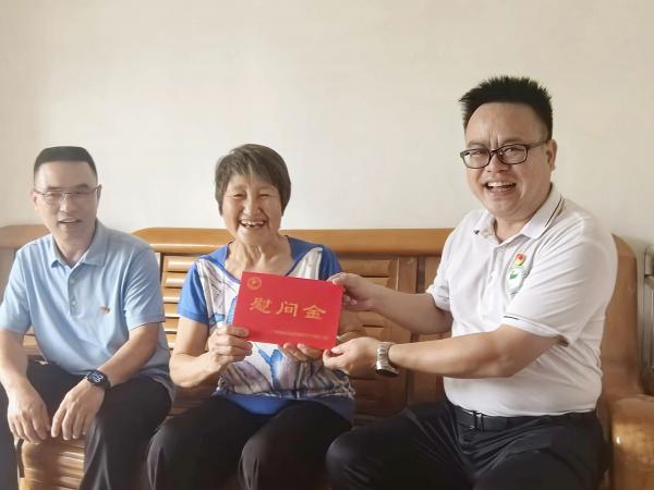 广西热作所党委开展2025年“七一”走访慰问活动