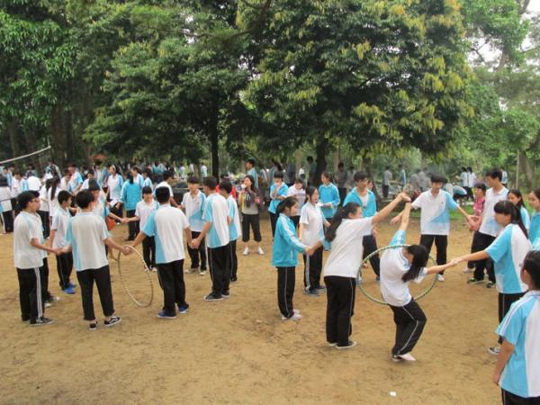 北大附中组织学生到热作所科普园开展春游活动