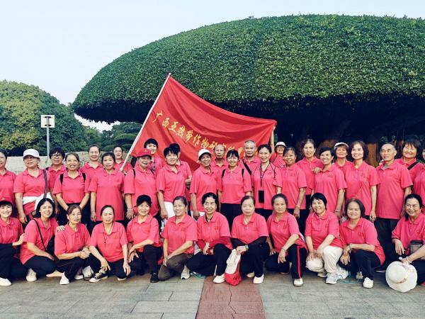 广西热作所退休职工积极参与健步走活动