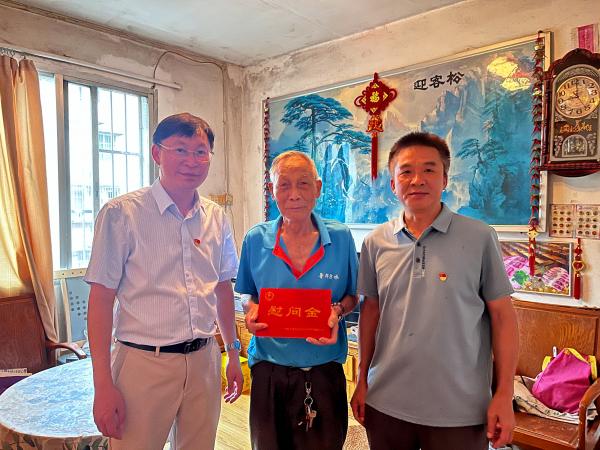 广西热作所党委开展2025年“七一”走访慰问活动