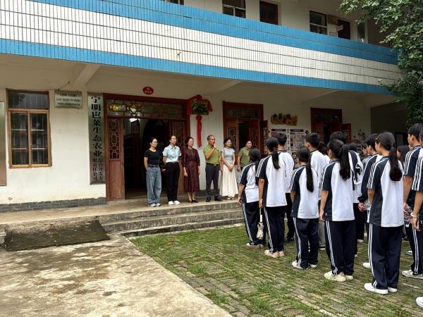 广西茶叶产业创新团队南宁试验站携手宁明岜莱茶院开展劳动教育实践活动