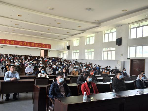 广西热作所组织观看电影《中国医生》弘扬伟大抗疫精神