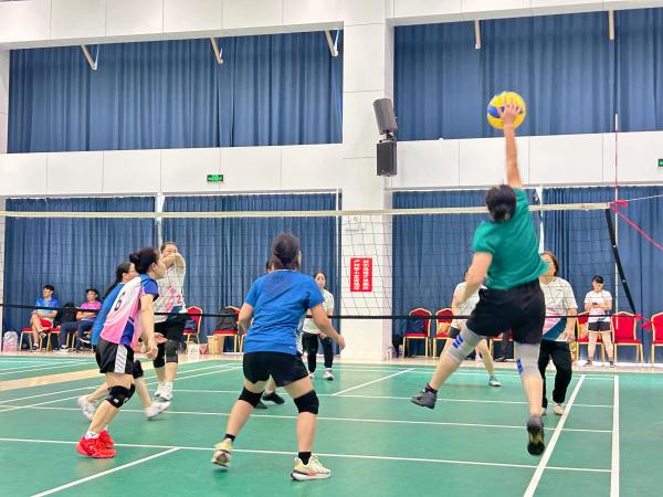 广西热作所气排球队在广西农业科学院2025年职工气排球赛中勇创佳绩