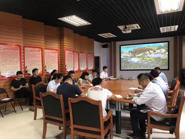 广西热作所党委委员、副所长庞新华为科研第三党支部上主题党课