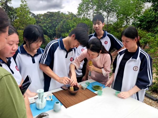 广西茶叶产业创新团队南宁试验站携手宁明岜莱茶院开展劳动教育实践活动