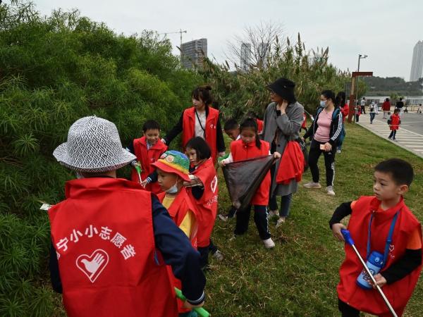 广西热作所共青团开展“学雷锋”志愿服务系列活动