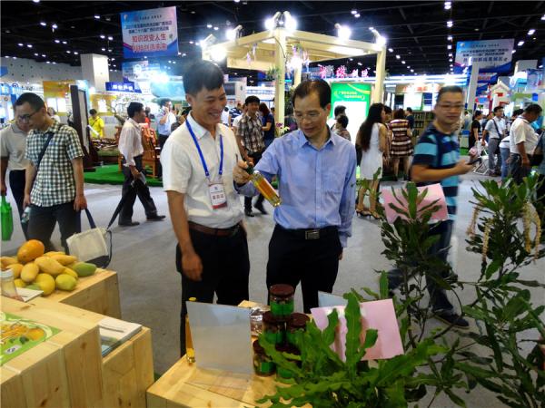 广西热作所参加2017年广西科技活动周活动