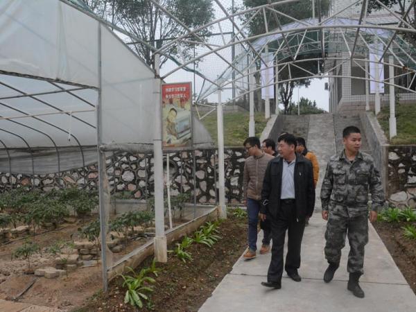 热作所科技青年小组慰问后勤汽车连队战士