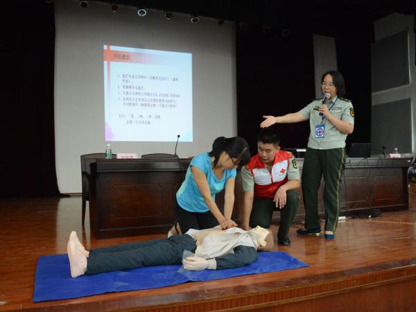 广西热作所组织职工参加南宁市万人应急救护培训活动