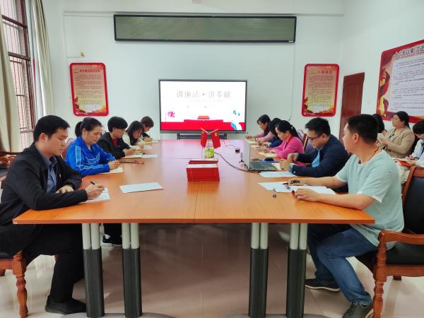 广西热作所机关第一党支部召开党员专题学习会暨民主评议党员大会