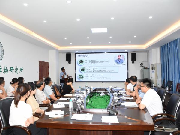 广西热作所组织召开博士学术专题报告会