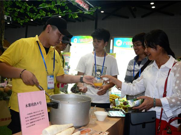 广西热作所参加2018年广西科技活动周活动