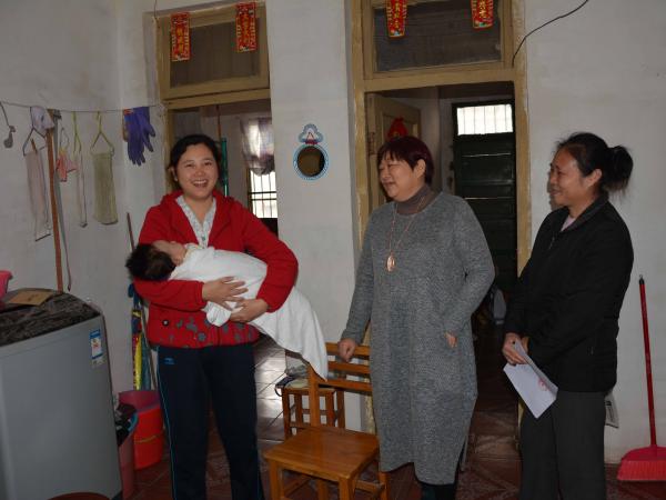 热作所工会慰问生育女职工