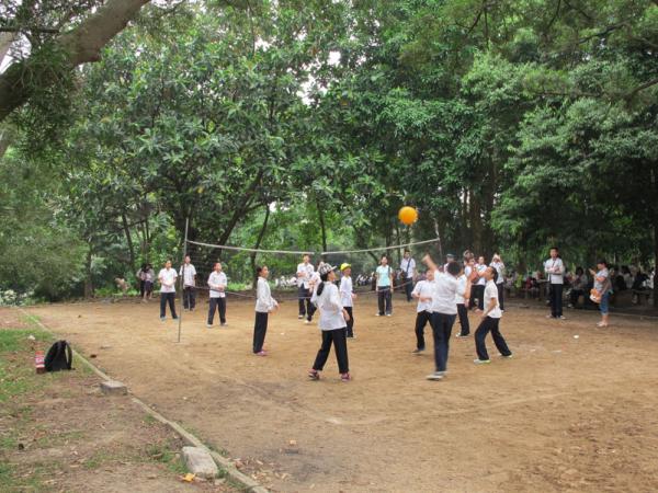 北湖北路学校组织学生到科普园春游