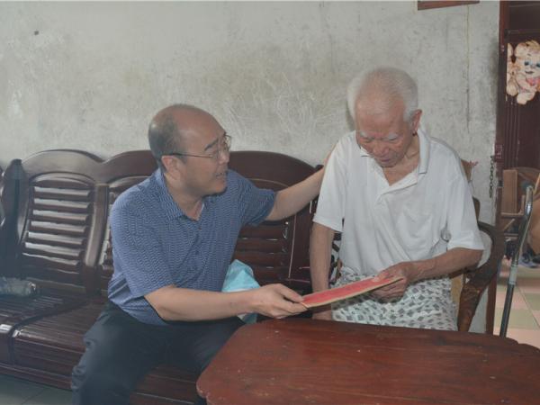 广西热作所党委开展迎“七一”走访慰问活动