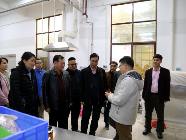 广西八桂学者李杨瑞教授到广西热作所指导交流