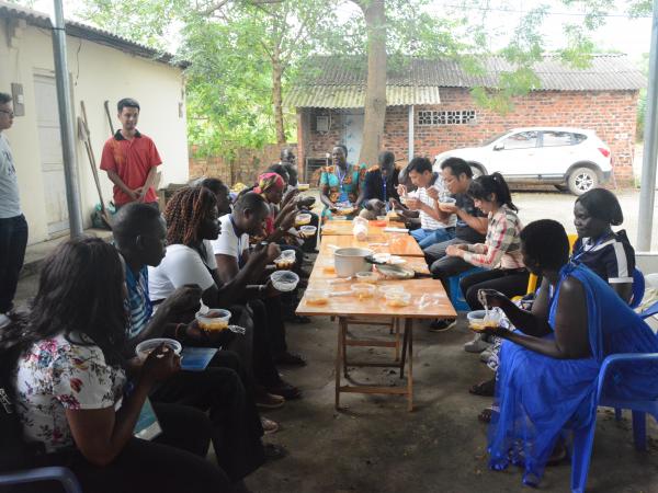 2018年非洲国家木薯生产与加工技术研修班学员到广西热作所开展学习交流活动