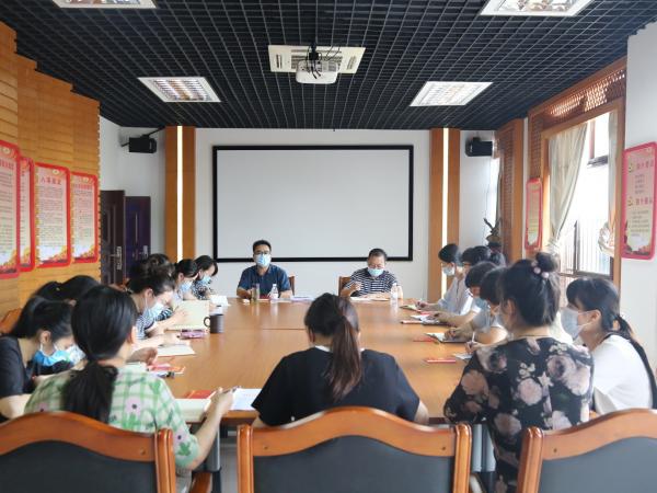 广西热作所机关第一党支部召开支部党员大会