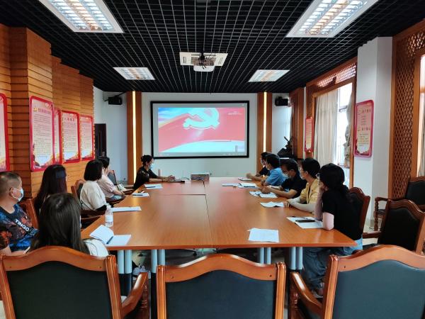 广西热作所加工中心党支部开党员集中学习会